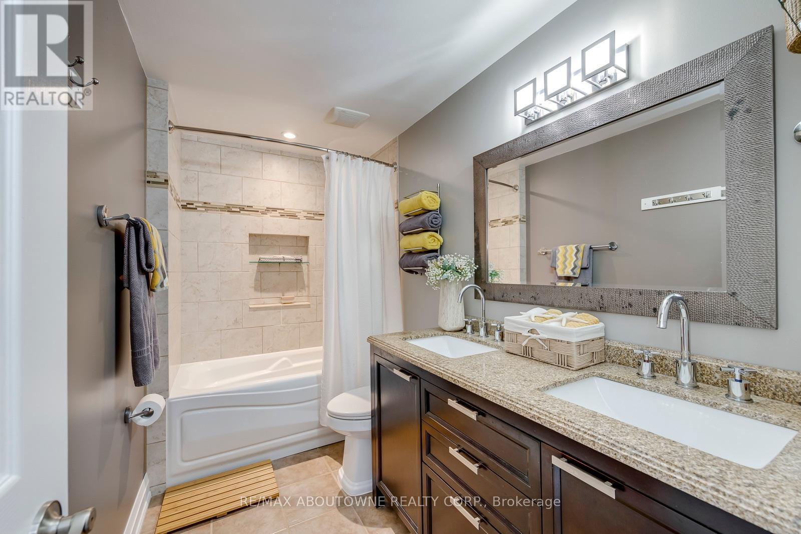 1198 Potters Wheel Crescent, Oakville, ON