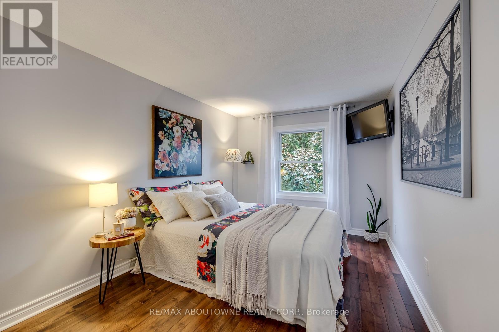 1198 Potters Wheel Crescent, Oakville, ON