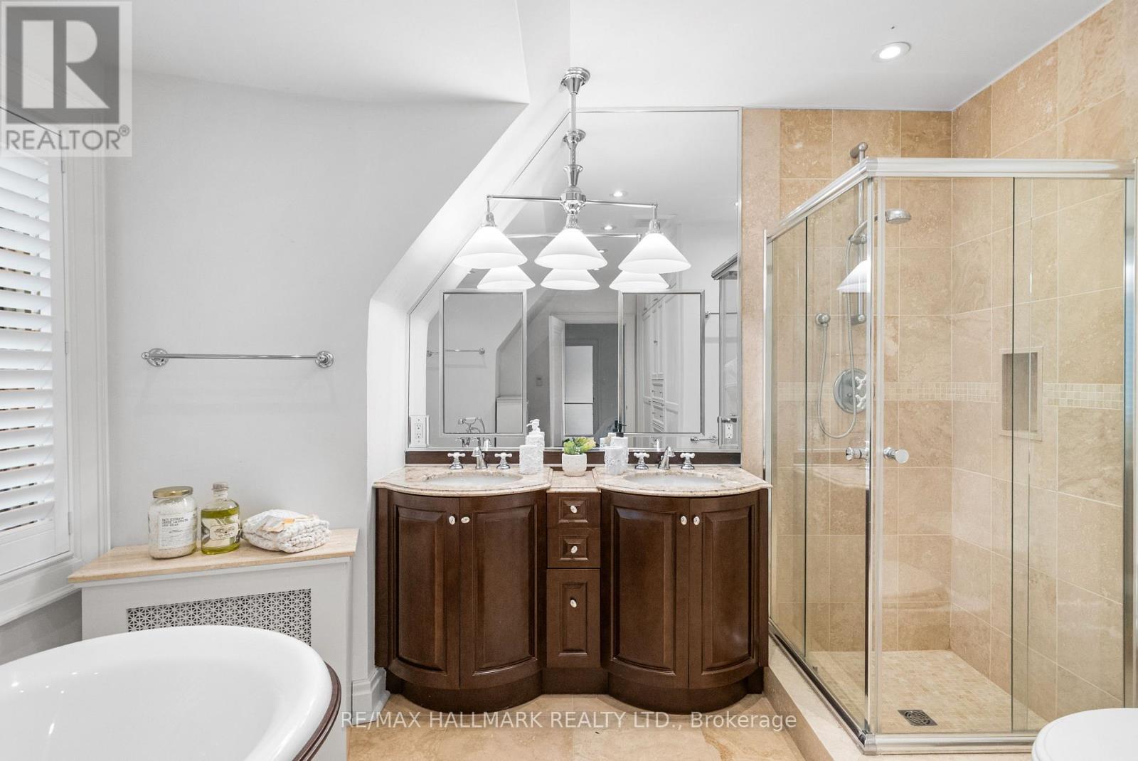 16 Elderwood Drive, Toronto, ON