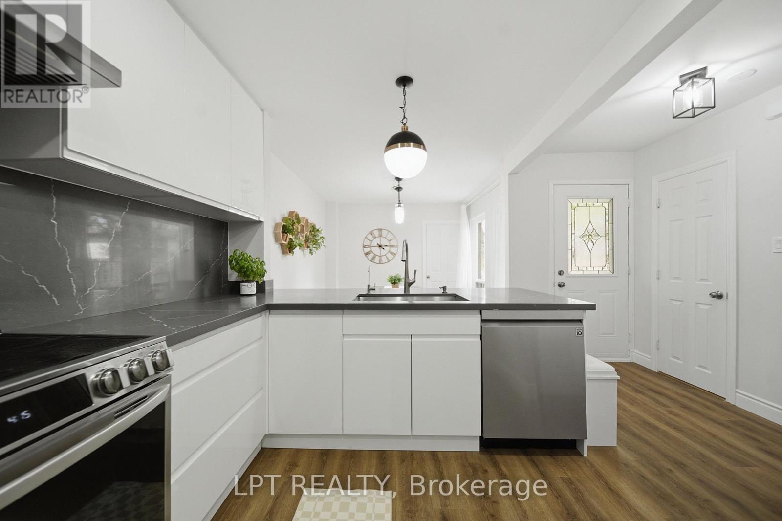 110 - 155 Glovers Road, Oshawa, ON