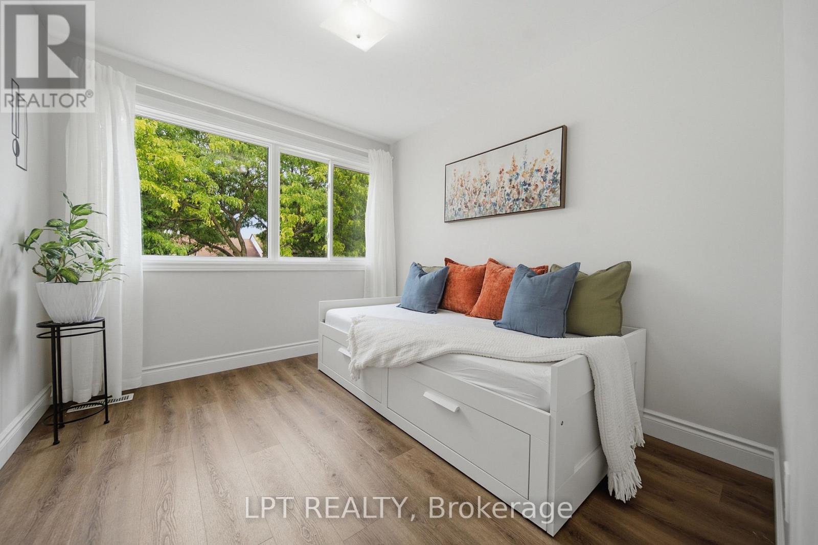 110 - 155 Glovers Road, Oshawa, ON