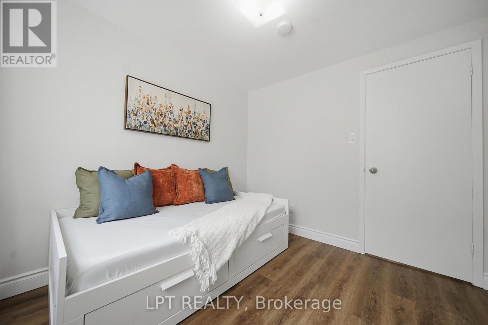 110 - 155 Glovers Road, Oshawa, ON