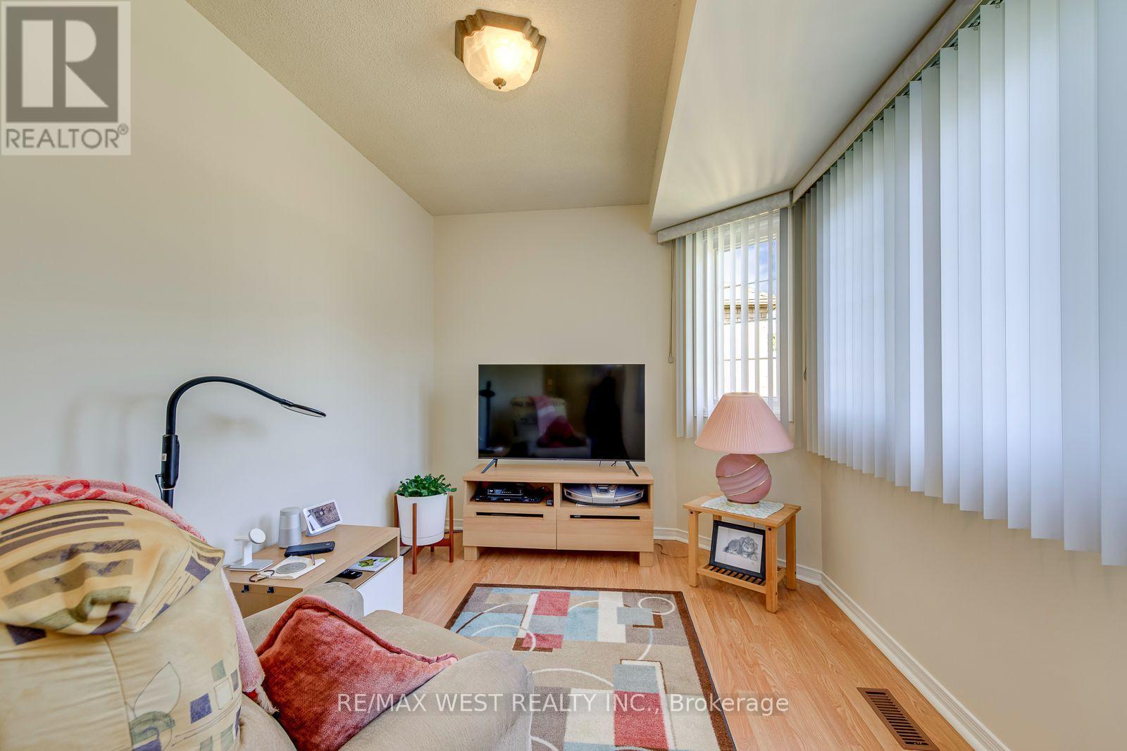 413 Camden Circle, Mississauga, ON