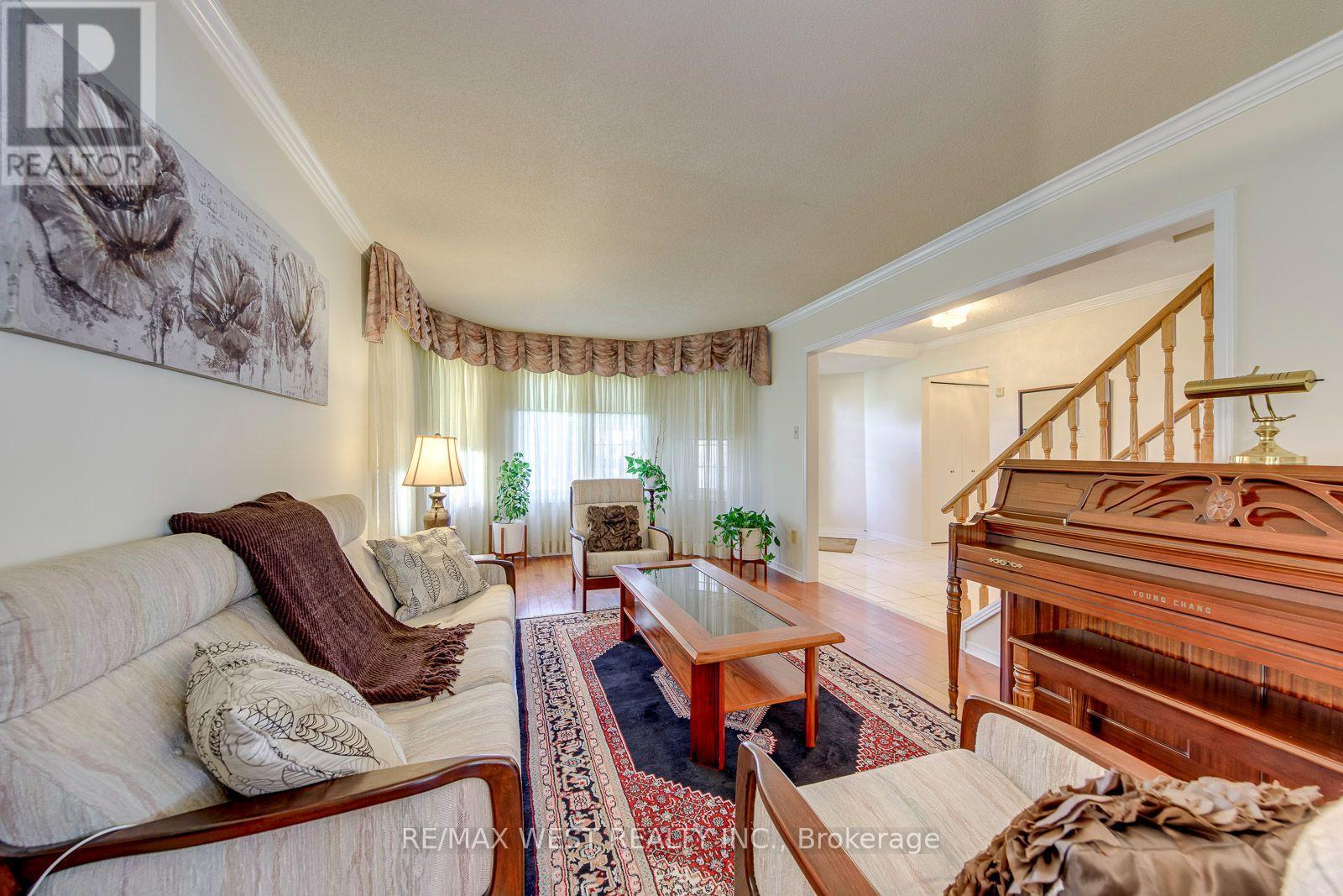 413 Camden Circle, Mississauga, ON