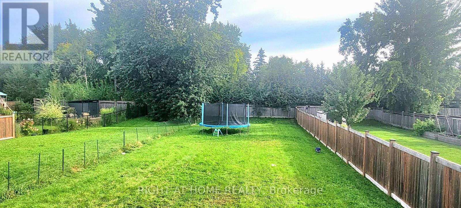 11 Richmond Park Drive, Georgina, ON