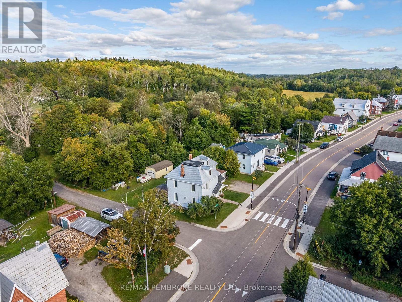 2001 Foresters Falls Road, Whitewater Region, ON