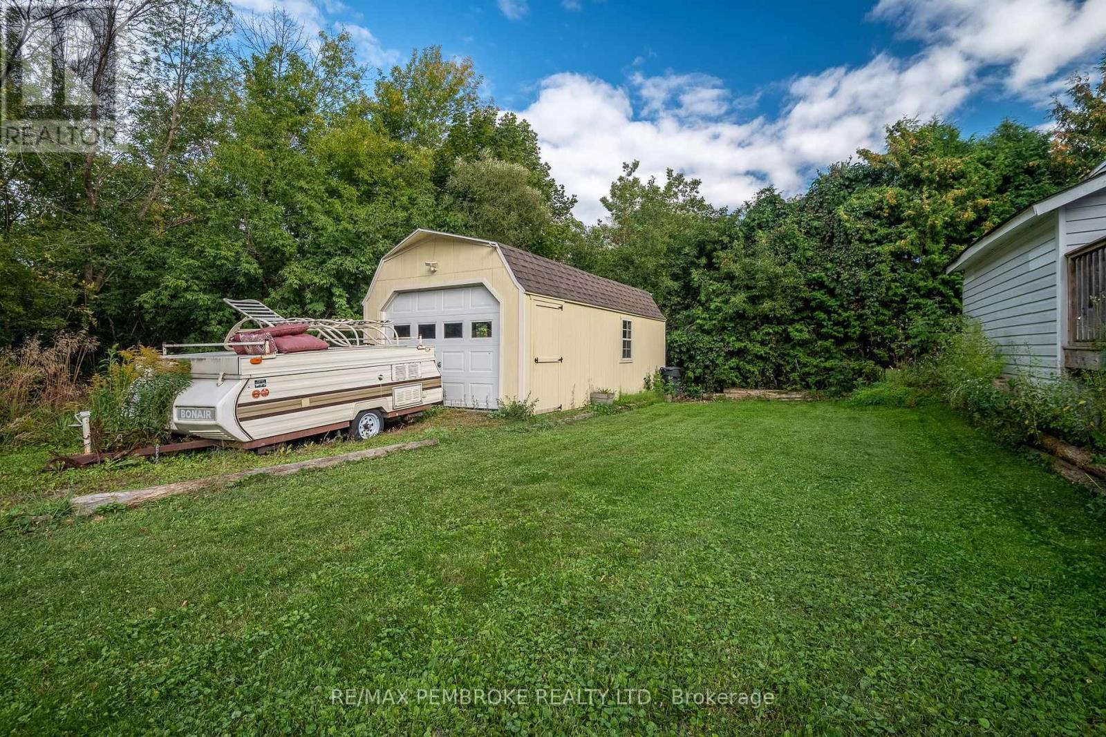 Detached garage - 2001 Foresters Falls Road, Whitewater Region, ON