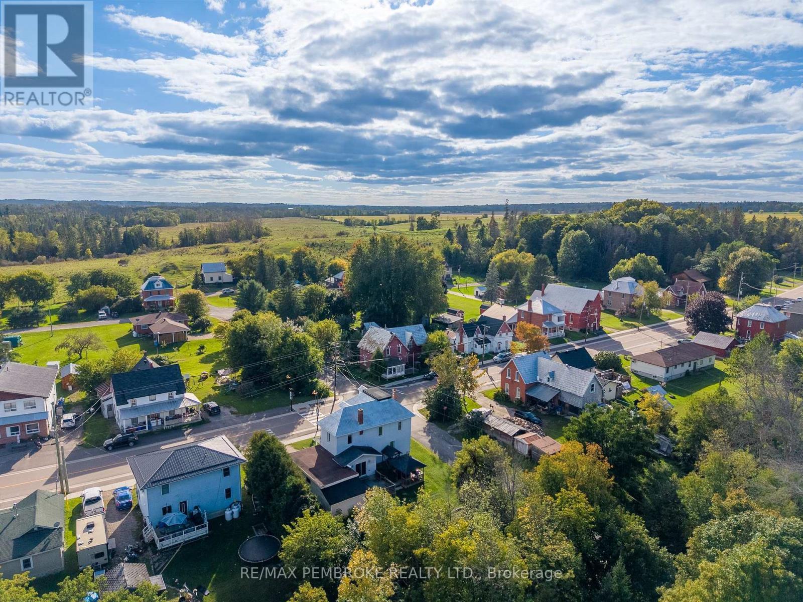 2001 Foresters Falls Road, Whitewater Region, ON