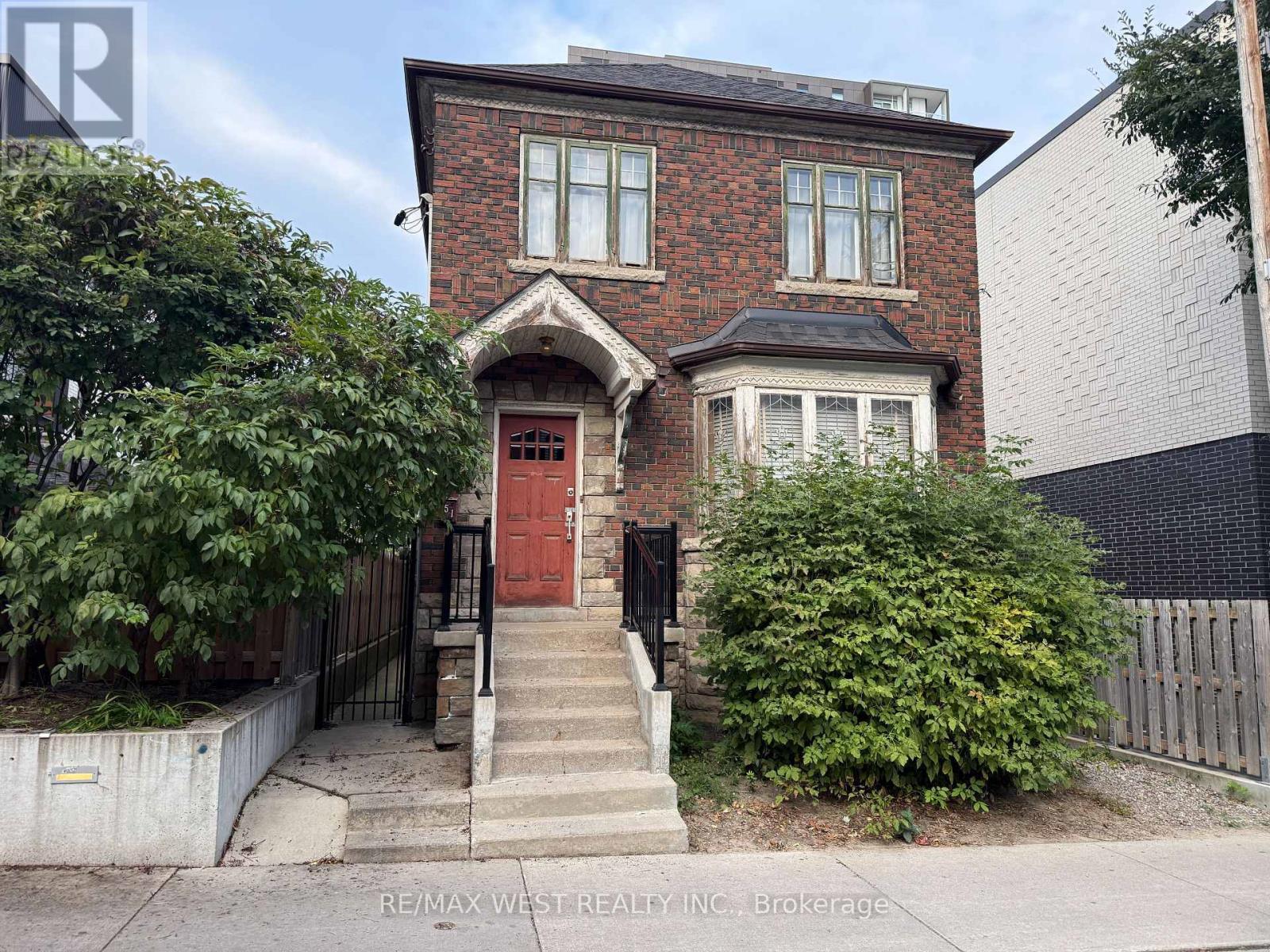 51 Augusta Avenue, Toronto, ON