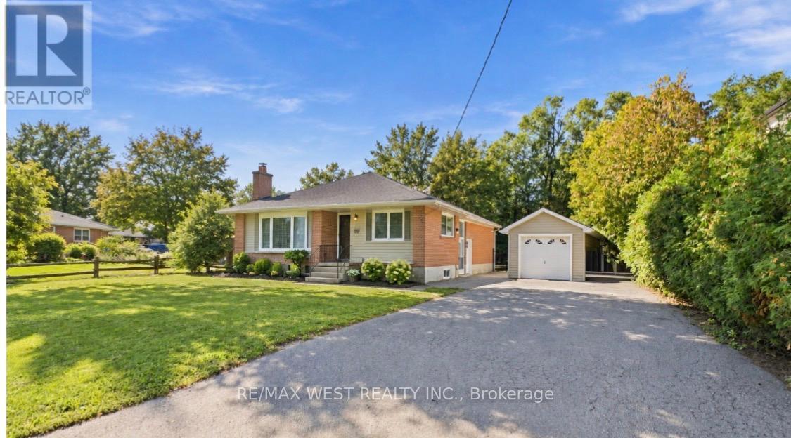 56 Seaton Drive, Aurora, ON