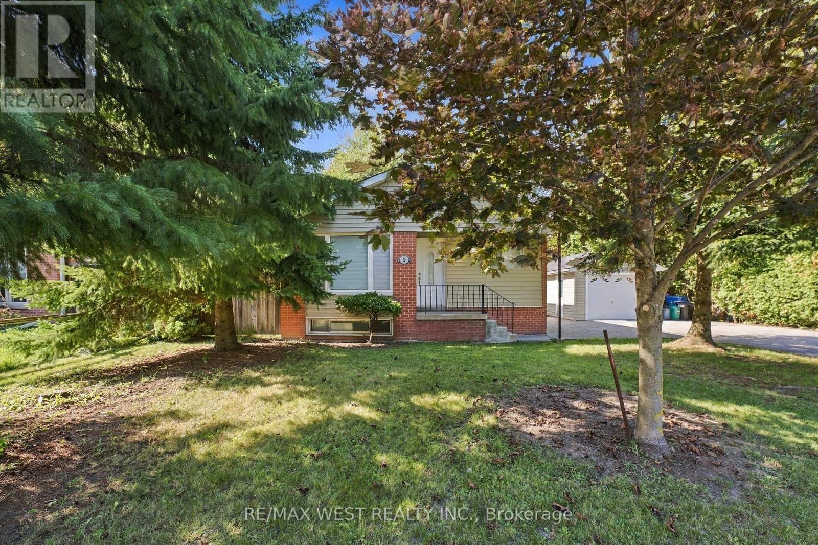 56 Seaton Drive, Aurora, ON