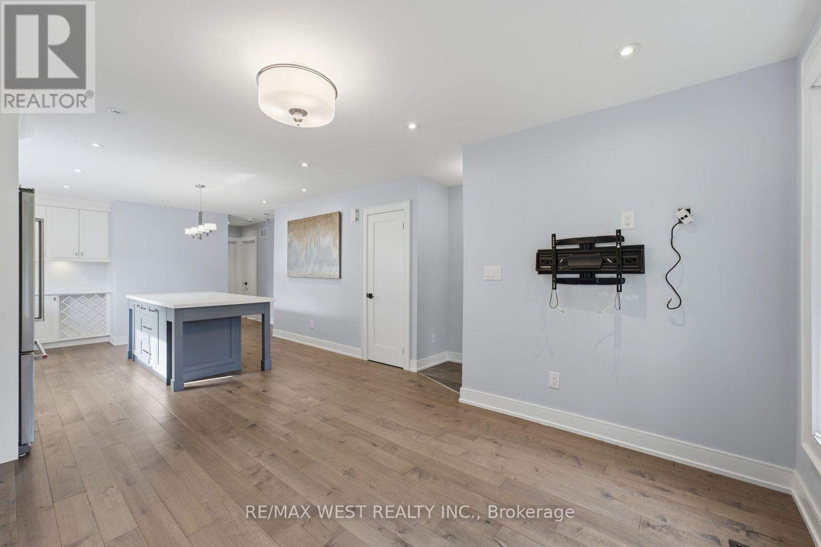56 Seaton Drive, Aurora, ON