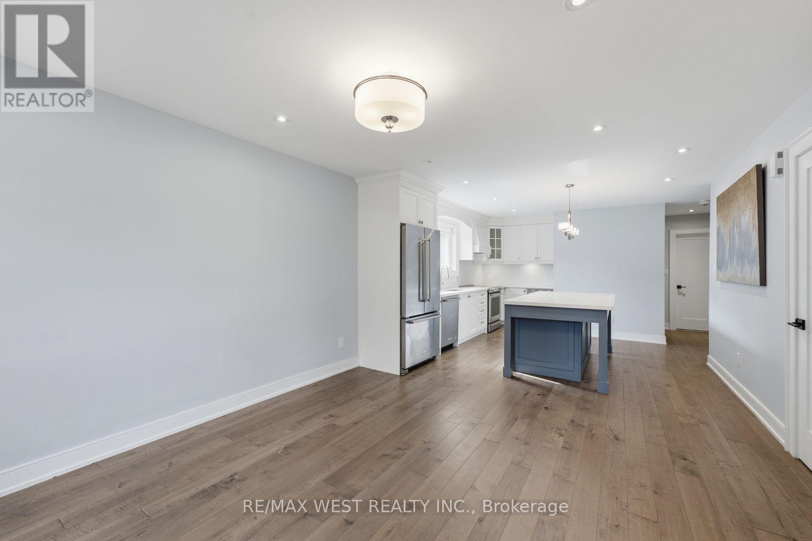 56 Seaton Drive, Aurora, ON