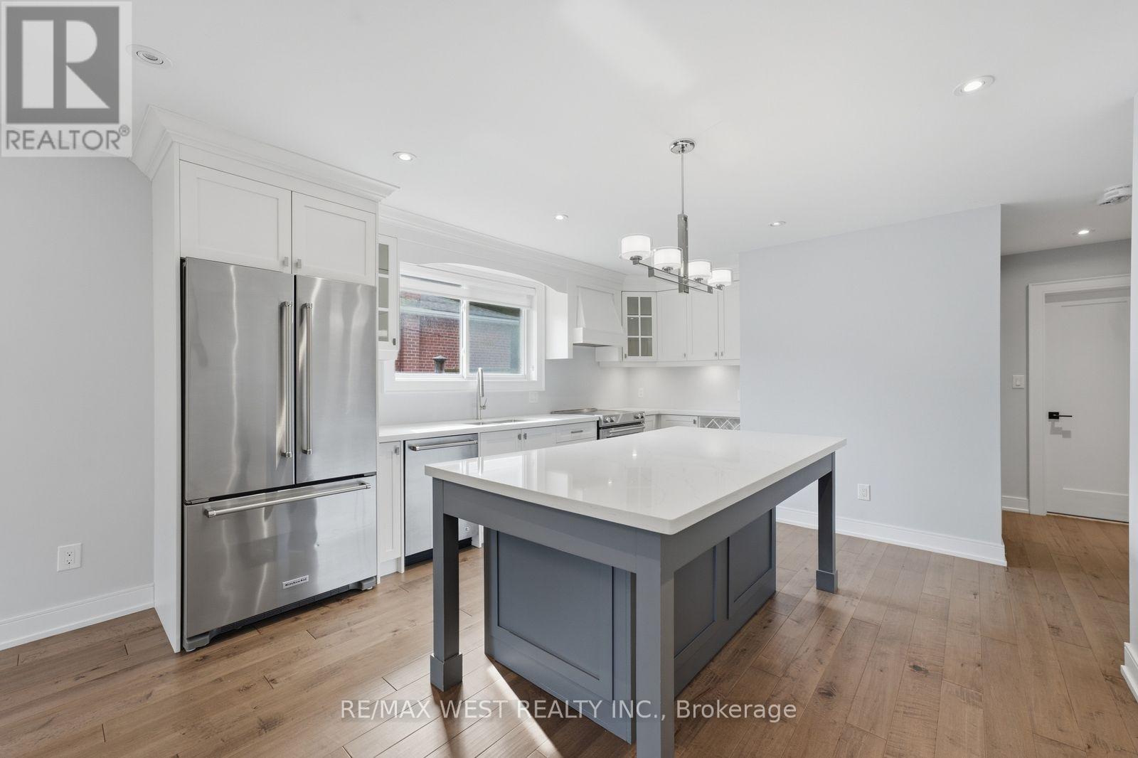 56 Seaton Drive, Aurora, ON