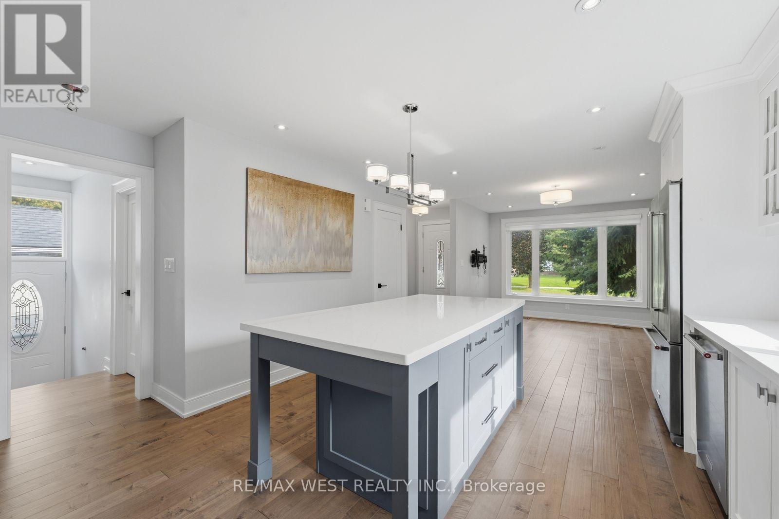 56 Seaton Drive, Aurora, ON