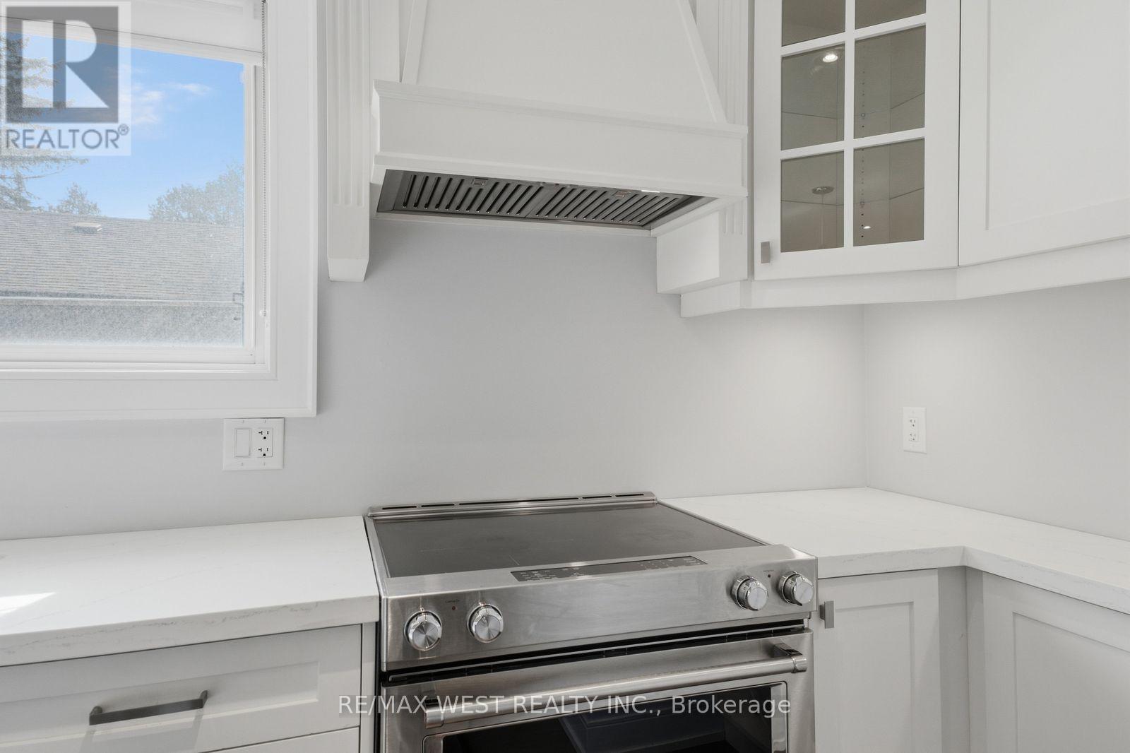 56 Seaton Drive, Aurora, ON