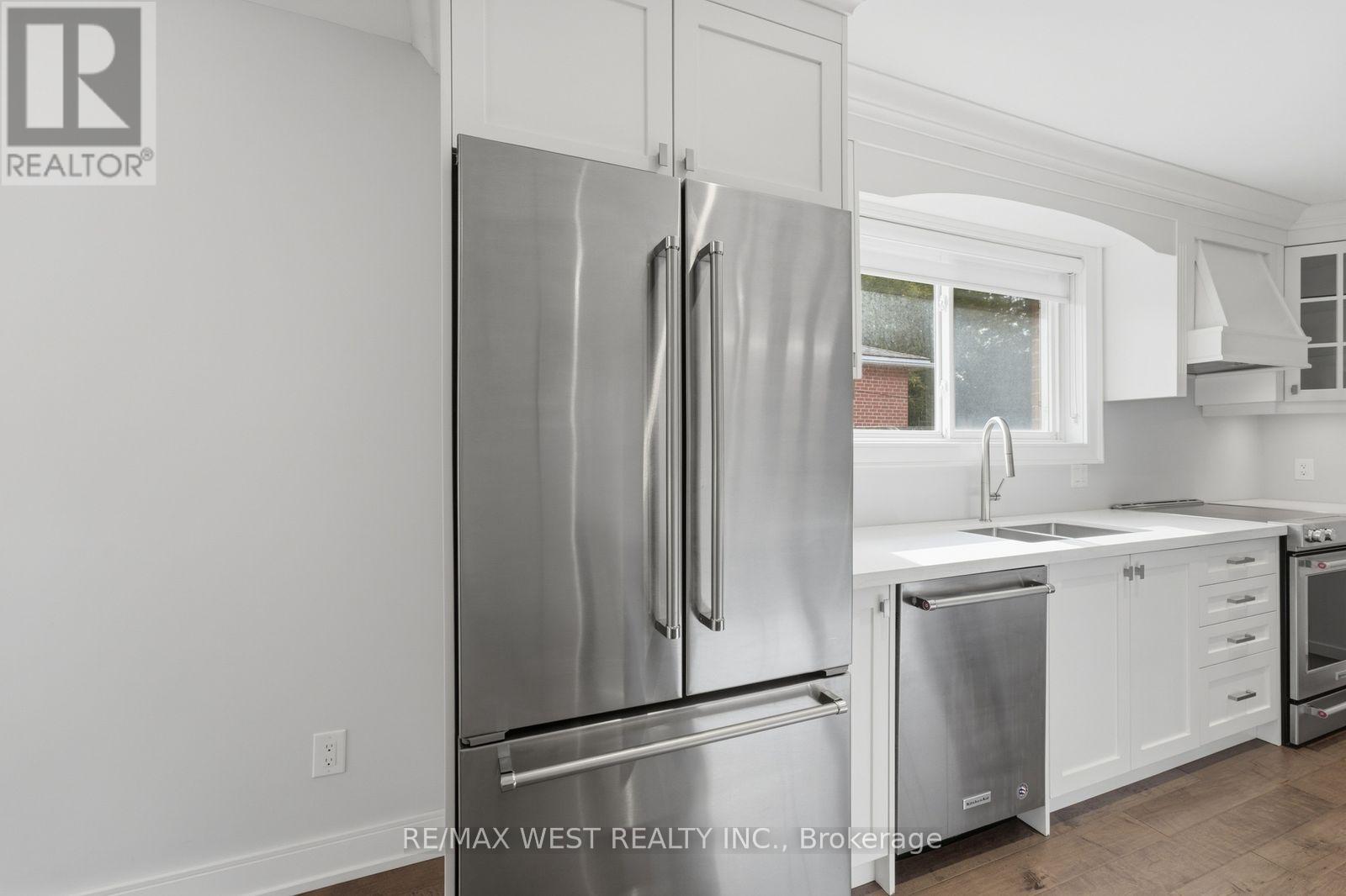 56 Seaton Drive, Aurora, ON