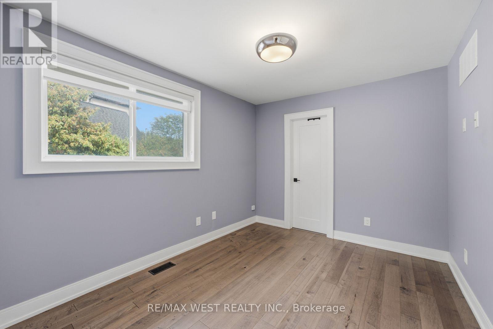 56 Seaton Drive, Aurora, ON