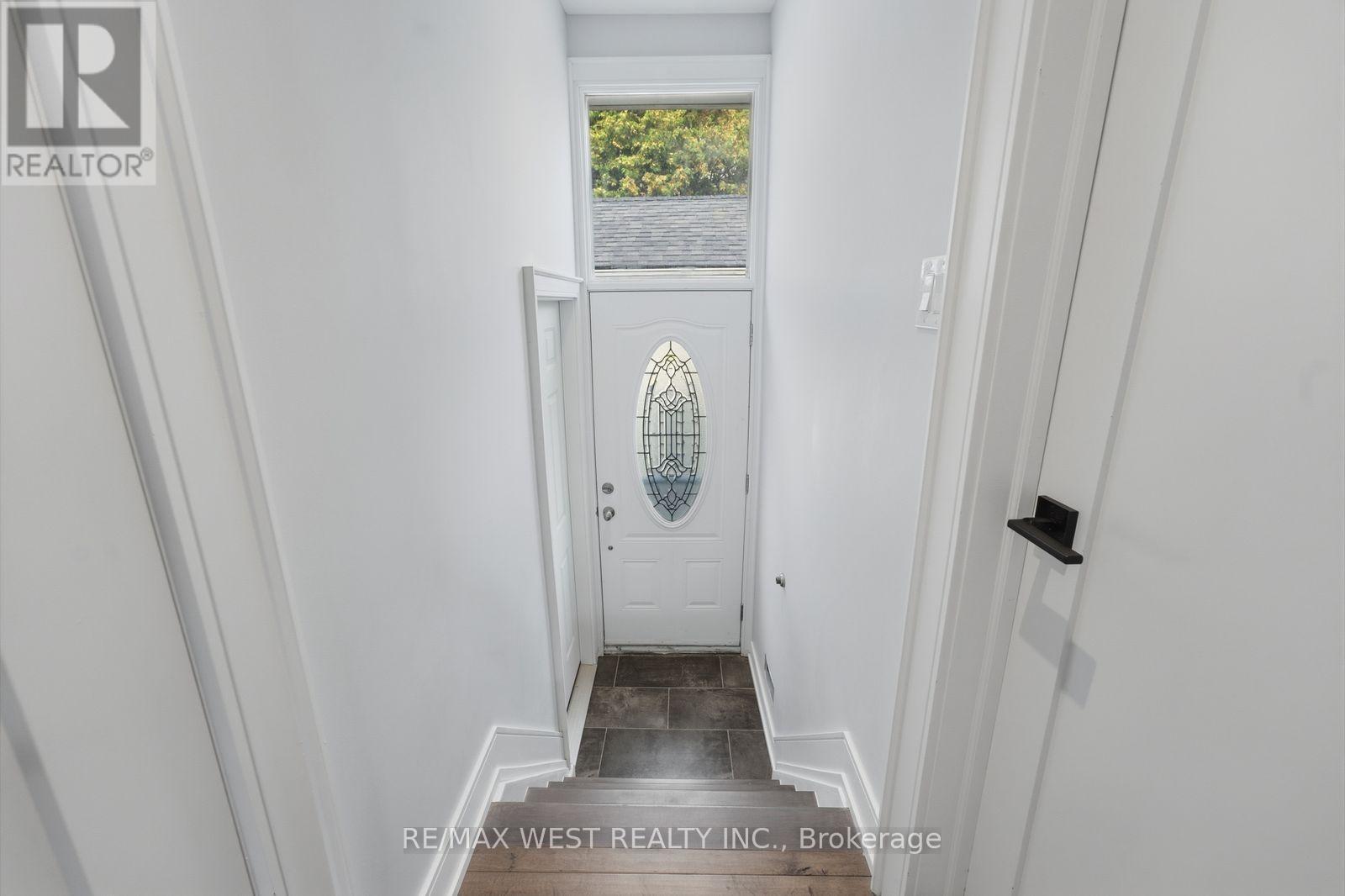 56 Seaton Drive, Aurora, ON