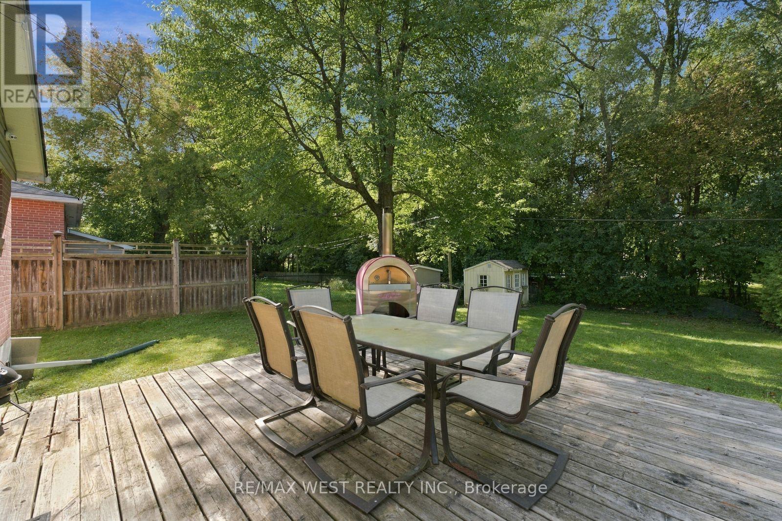 56 Seaton Drive, Aurora, ON