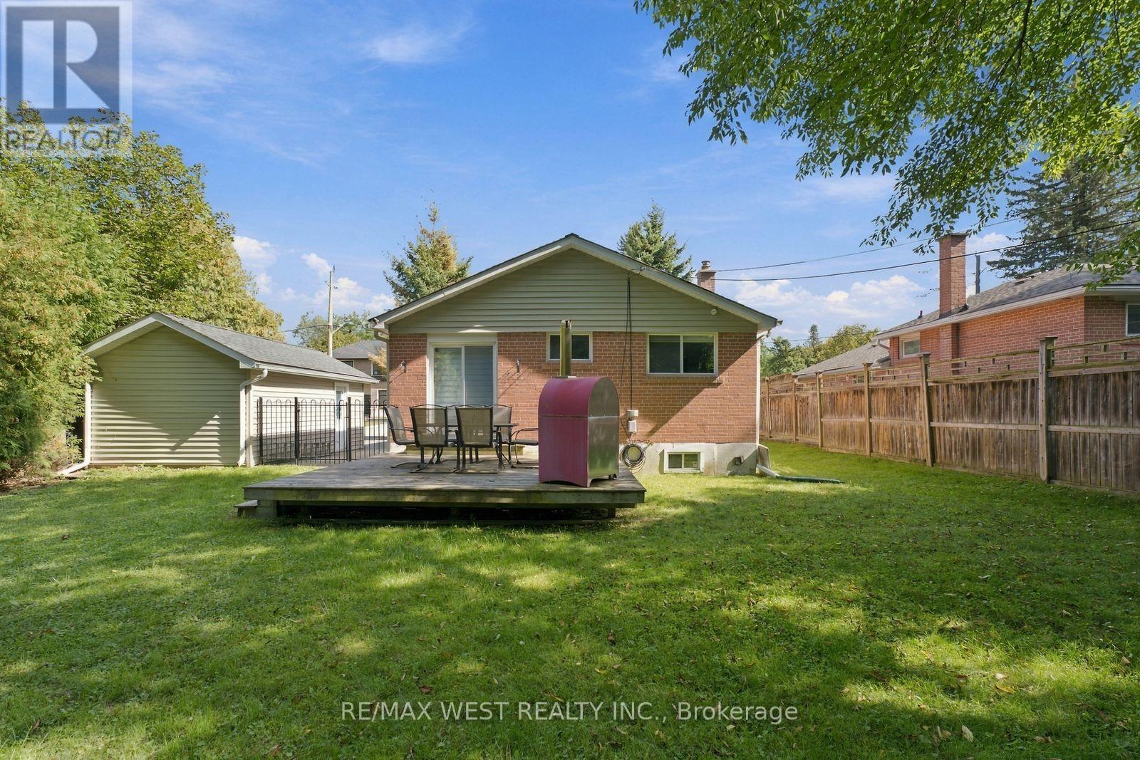 56 Seaton Drive, Aurora, ON