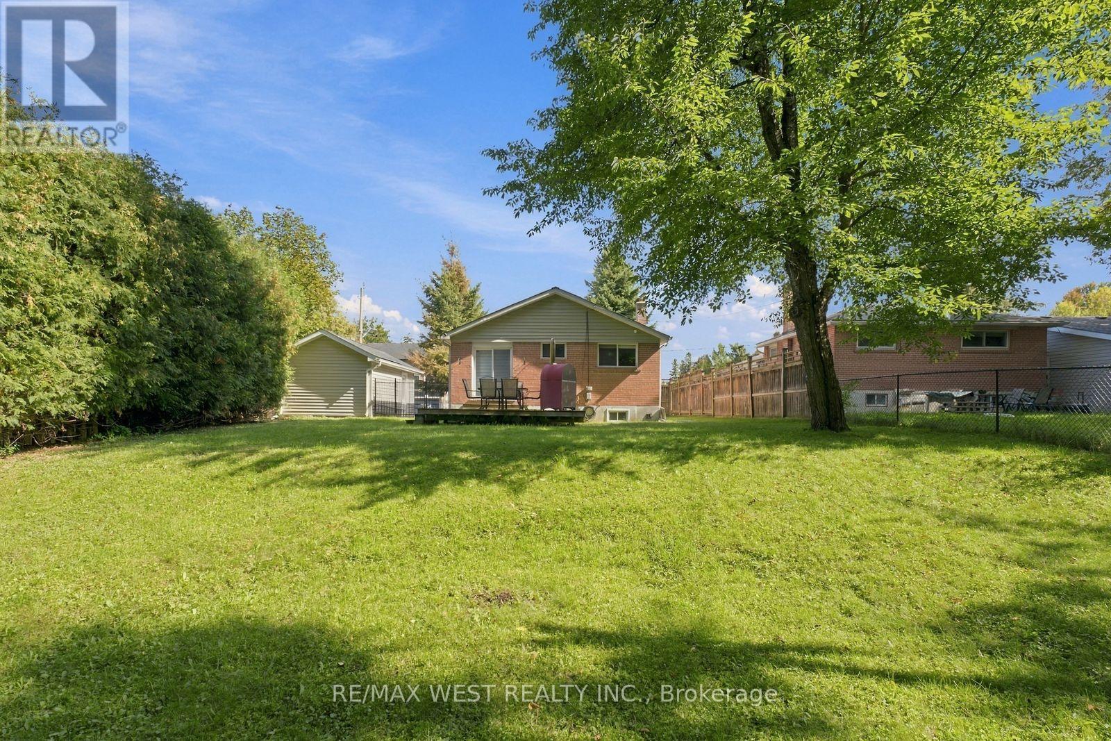 56 Seaton Drive, Aurora, ON