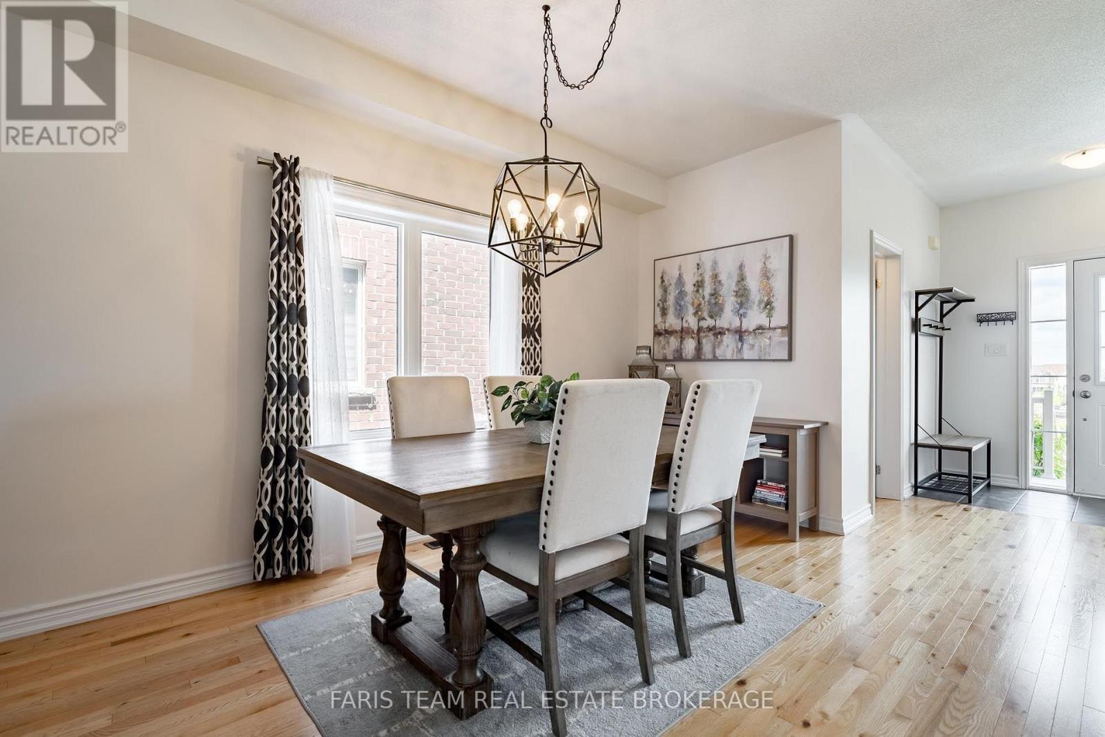 1110 Wharram Way, Innisfil, ON