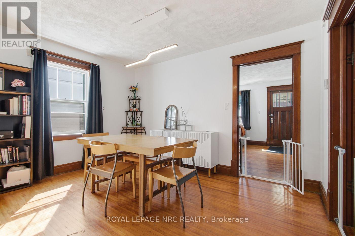 Separate dining area - 79 Carlton Street, St. Catharines (Haig), ON