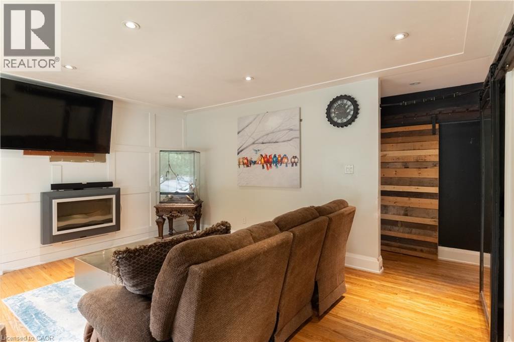 83 East 15Th Street, Hamilton, ON