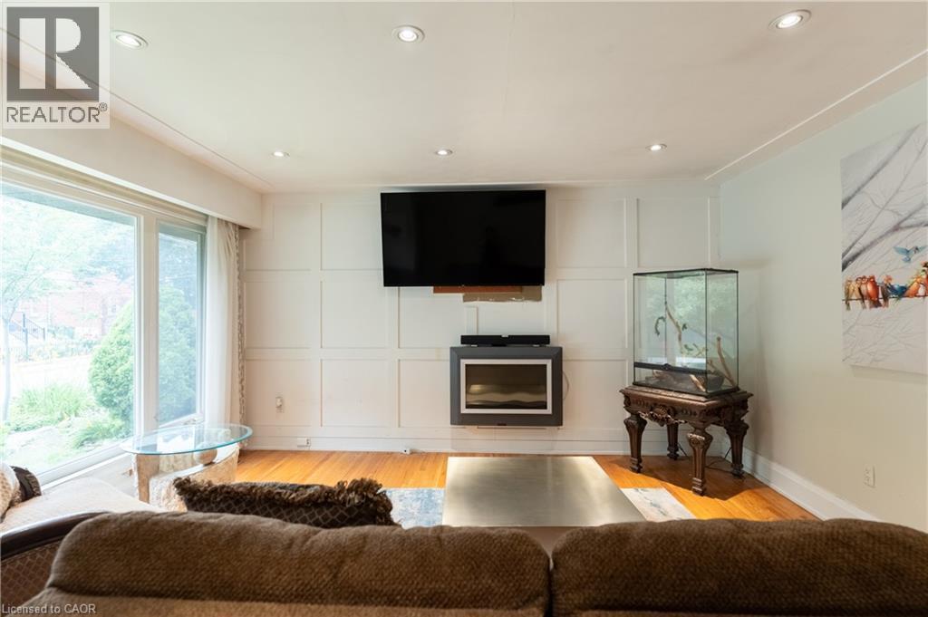 83 East 15Th Street, Hamilton, ON