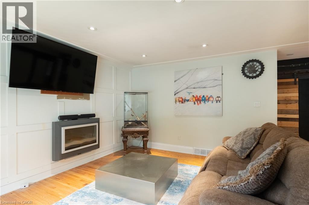 83 East 15Th Street, Hamilton, ON