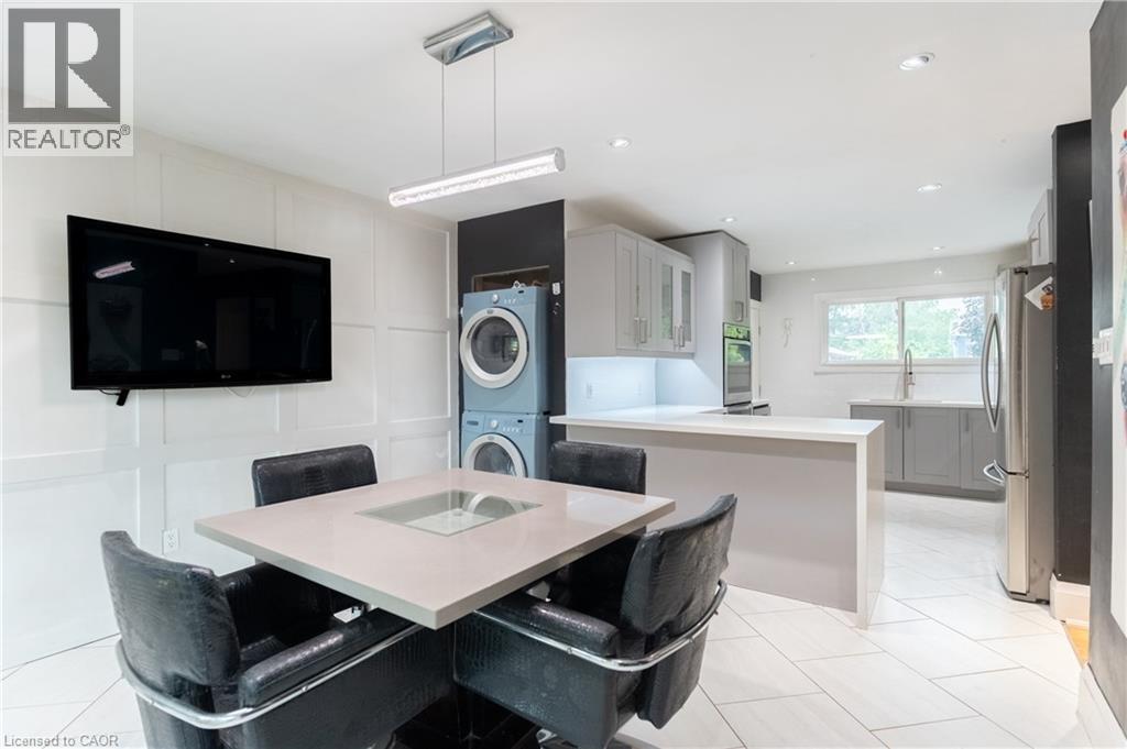 83 East 15Th Street, Hamilton, ON