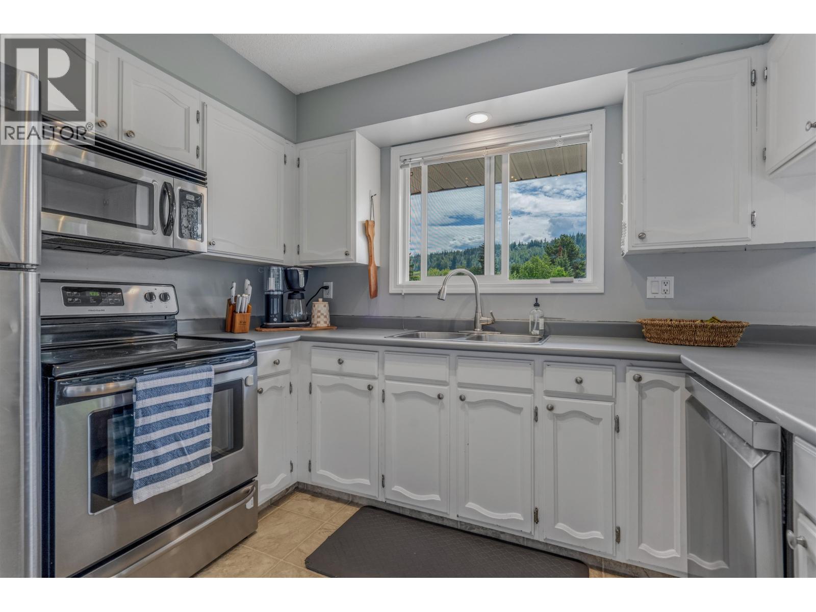 1092 Limestone Crescent, Prince George, BC