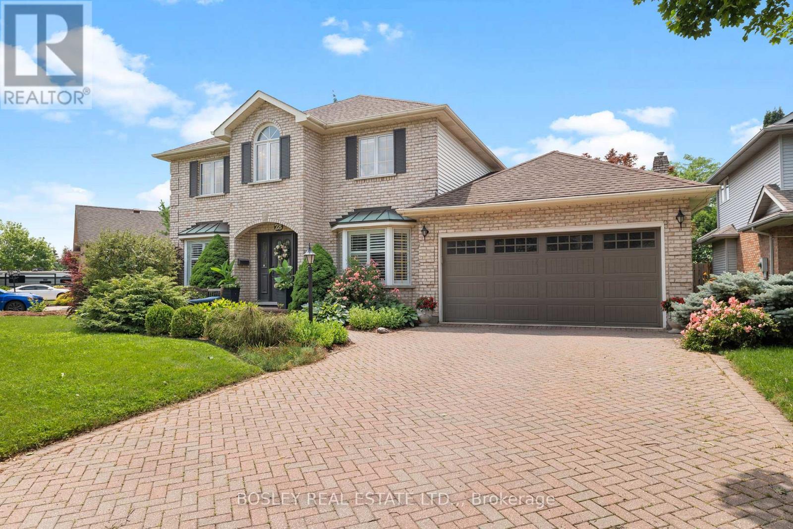 Double garage - 28 Arbour Glen Drive, St. Catharines (Grapeview), ON