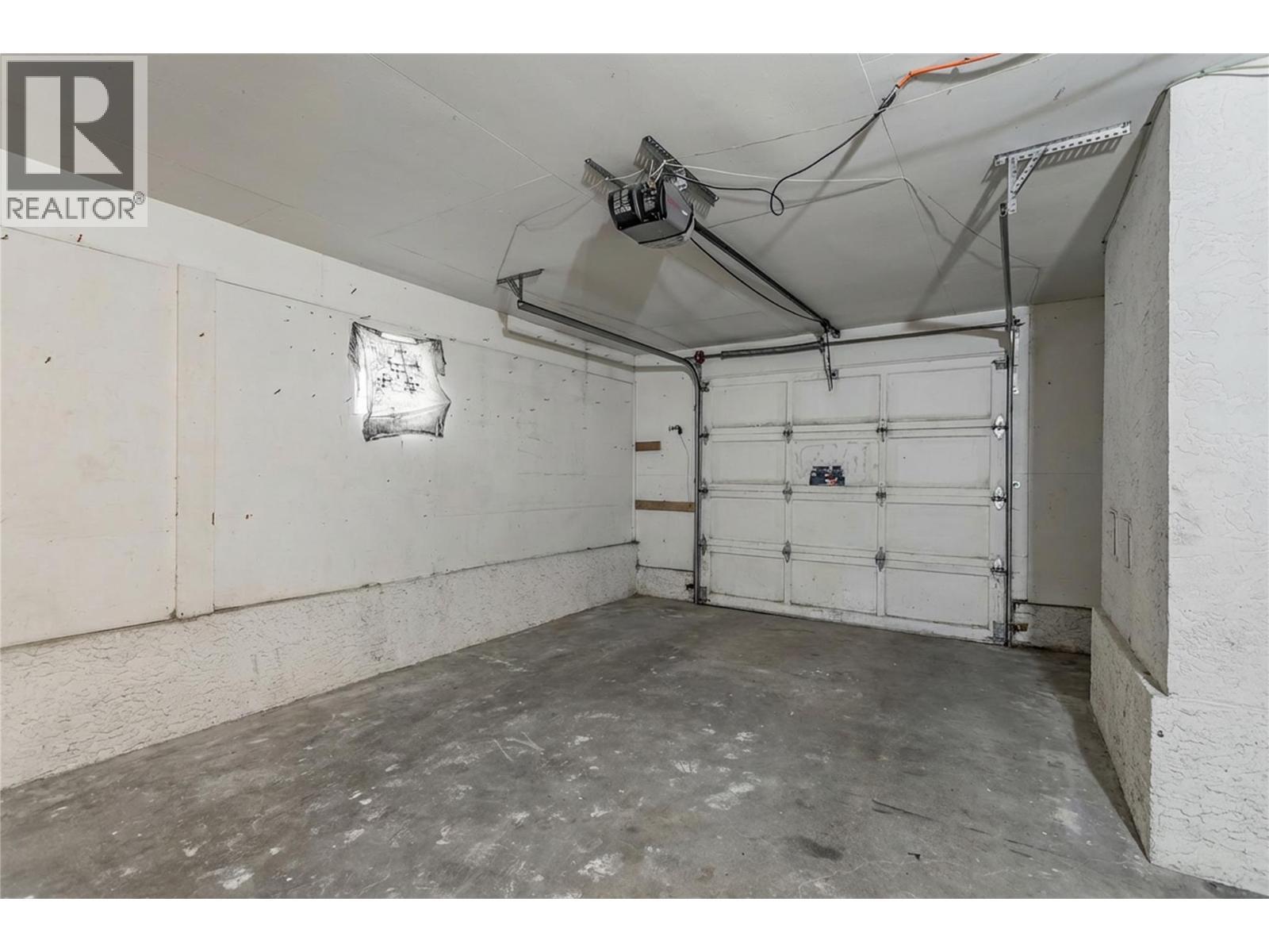 Garage - 758 Josselyn Court, Kelowna, BC
