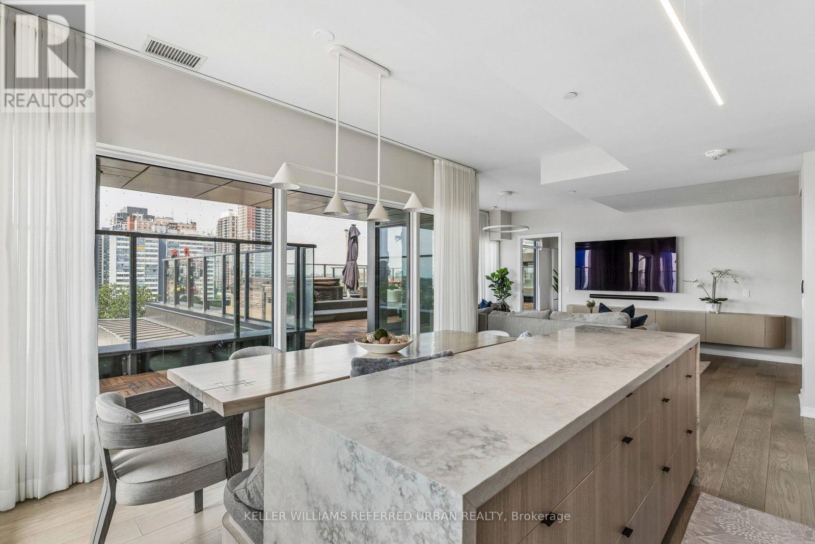 702 - 10 Graphophone Grove, Toronto, ON