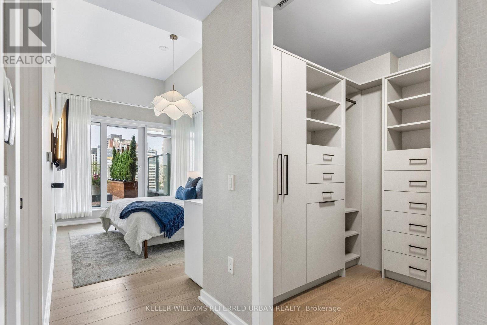 702 - 10 Graphophone Grove, Toronto, ON