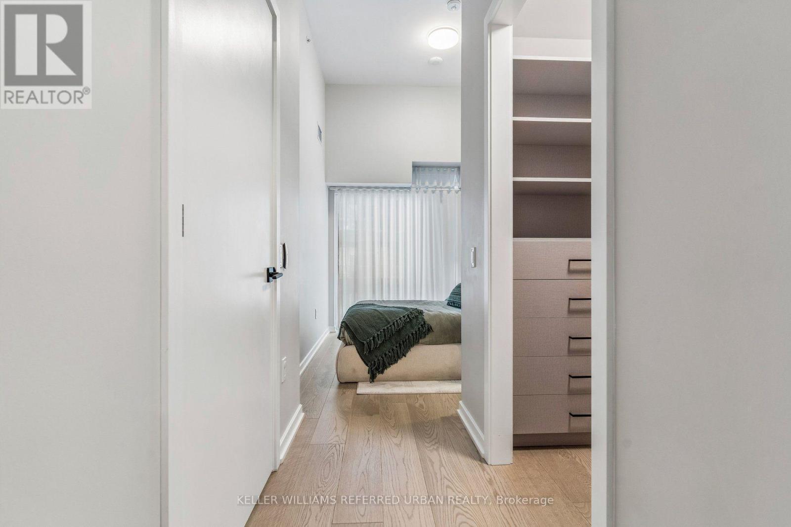 702 - 10 Graphophone Grove, Toronto, ON