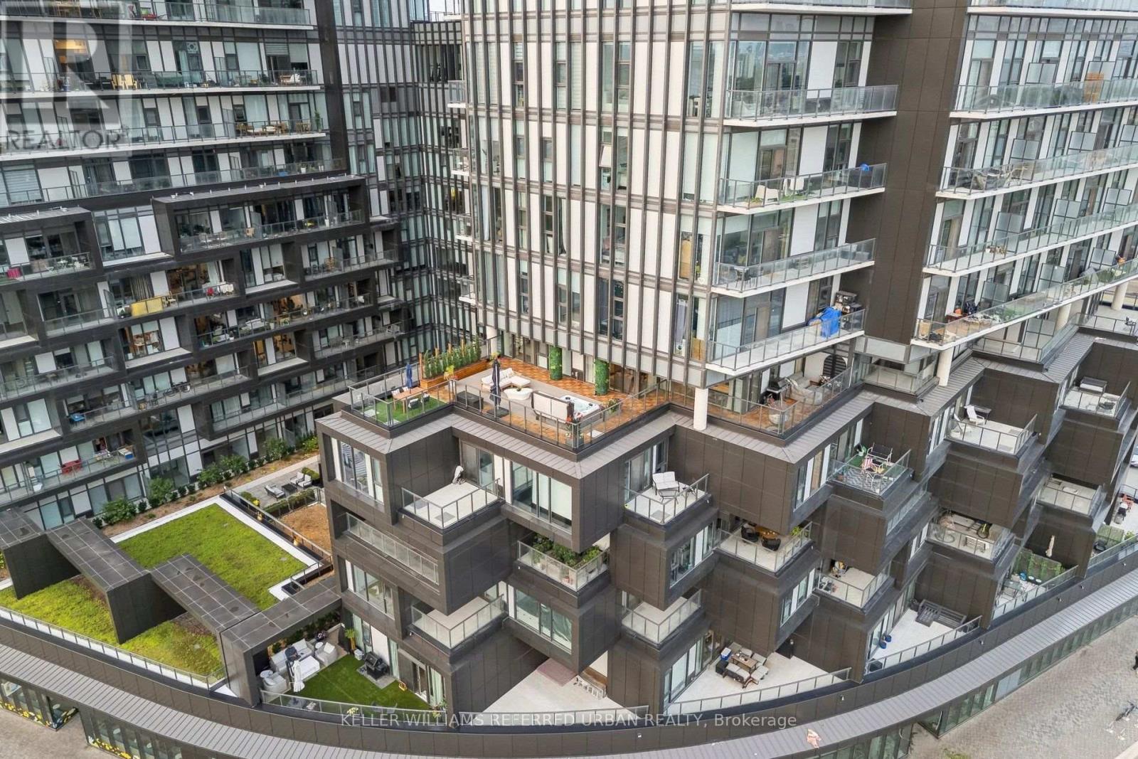 702 - 10 Graphophone Grove, Toronto, ON