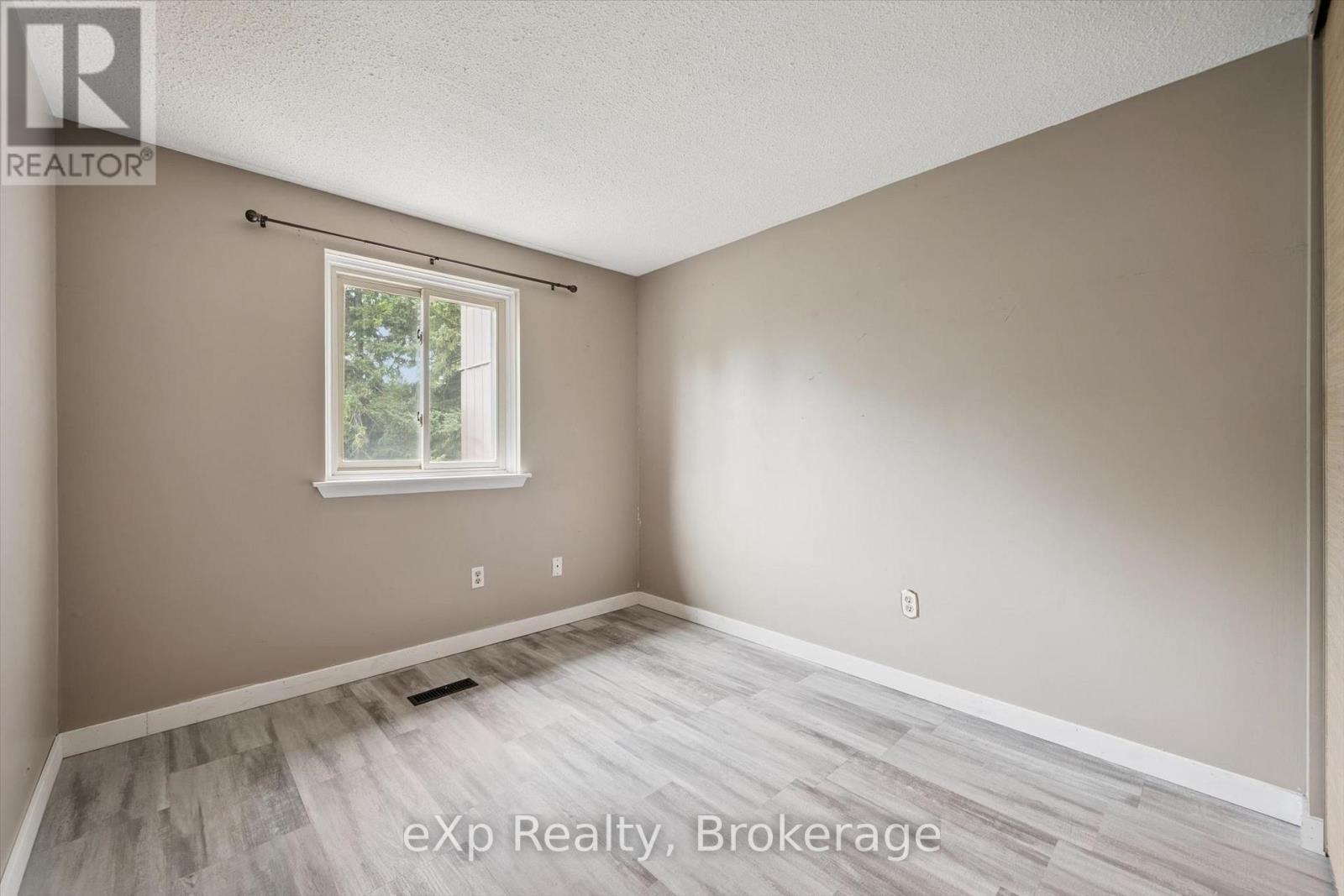 129 - 45 Marksam Road, Guelph (Willow West/Sugarbush/West Acres), ON