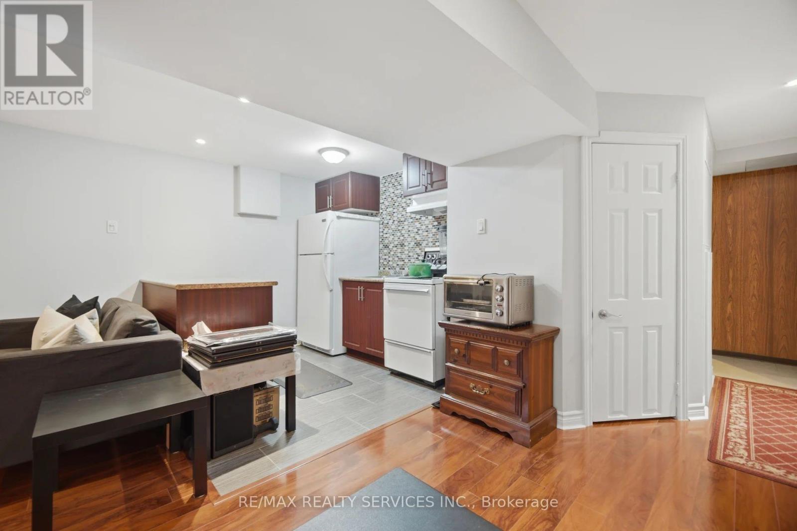 2414 Whaley Drive, Mississauga, ON