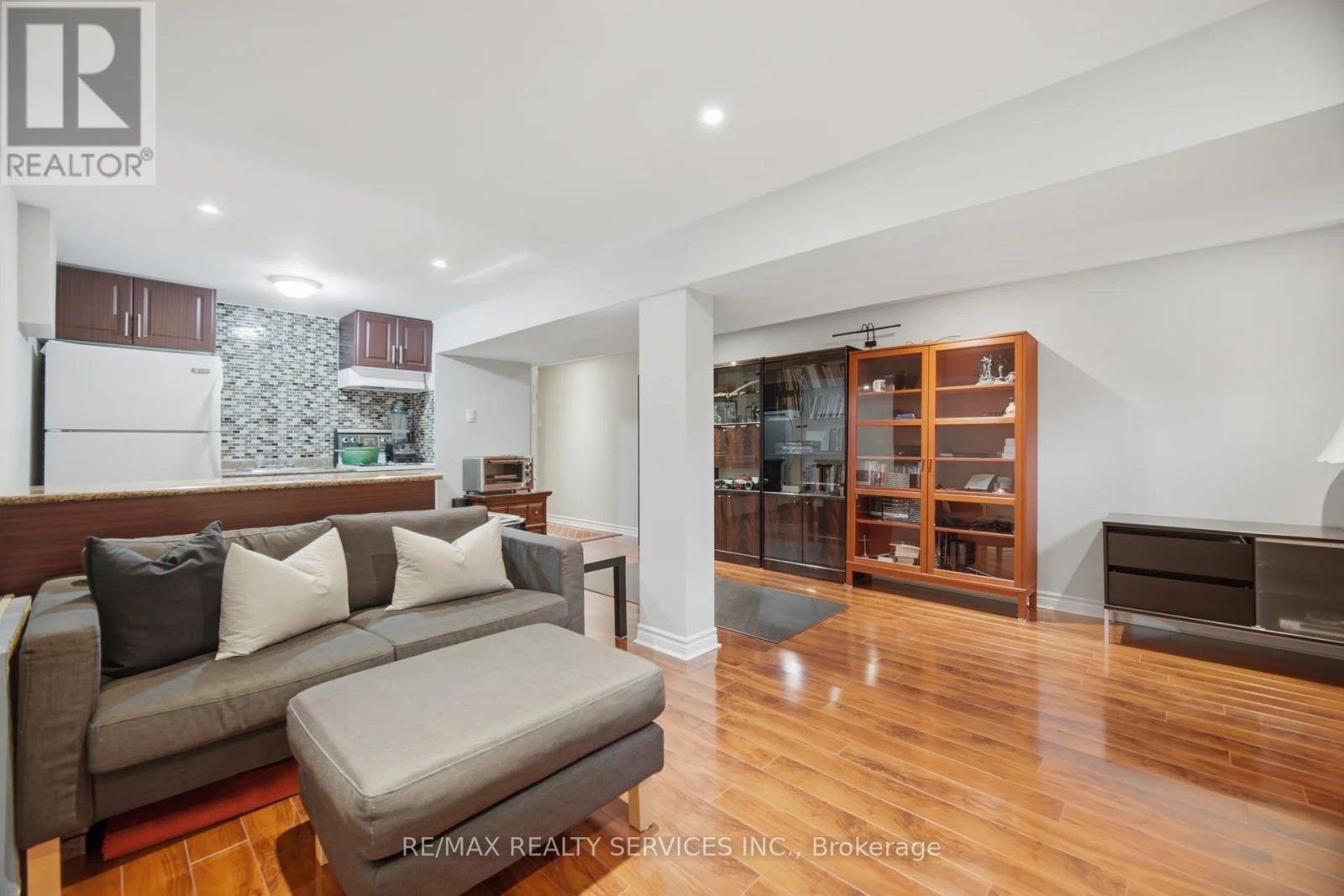 2414 Whaley Drive, Mississauga, ON
