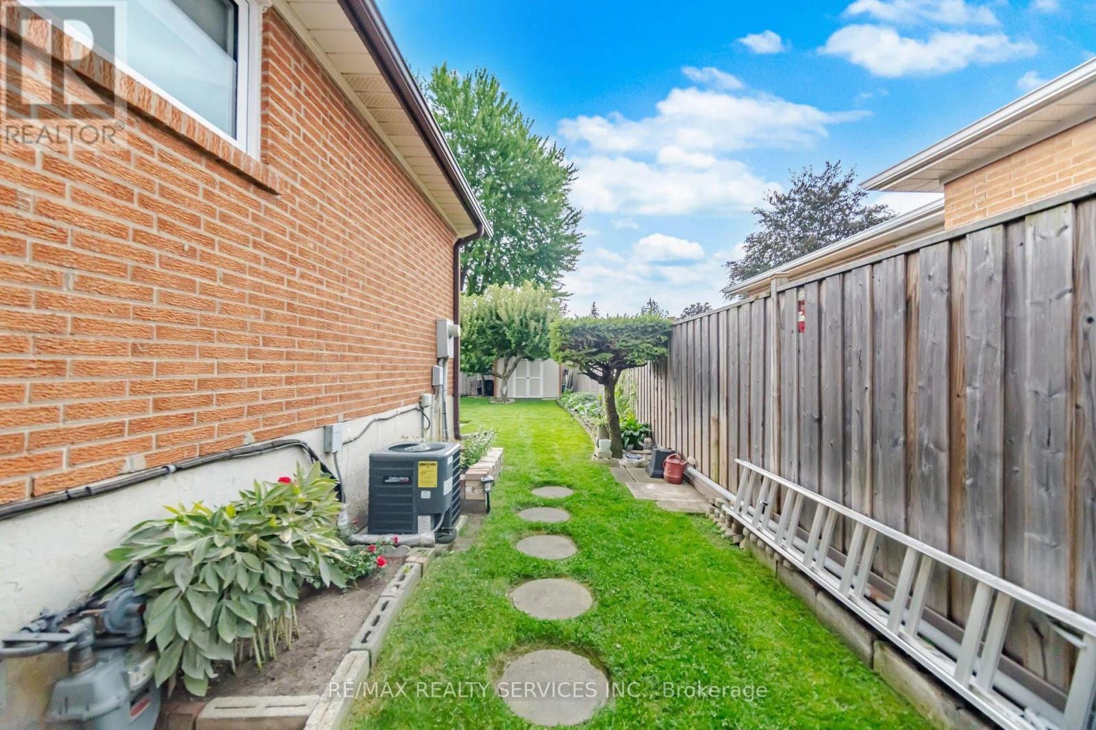 2414 Whaley Drive, Mississauga, ON