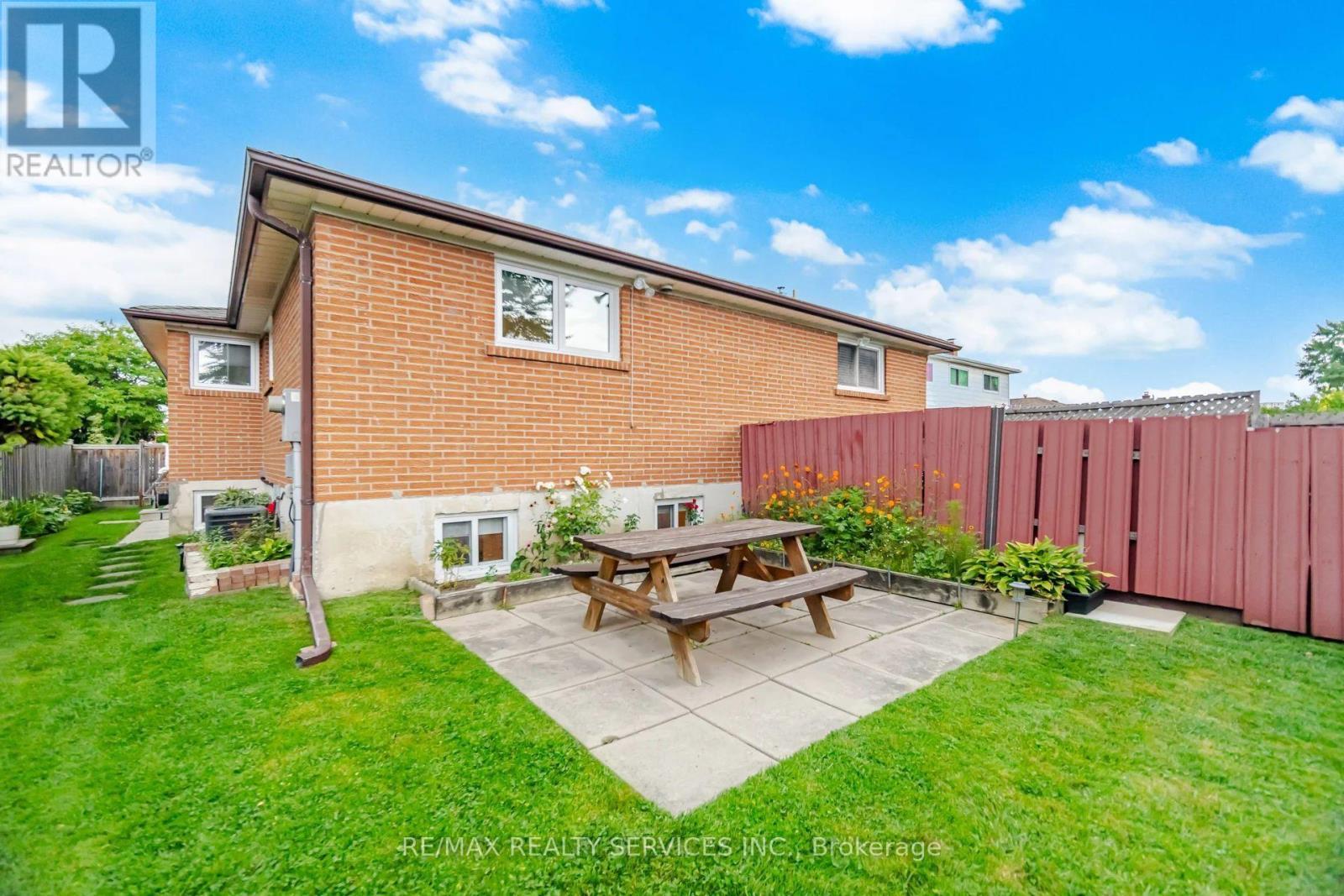 2414 Whaley Drive, Mississauga, ON
