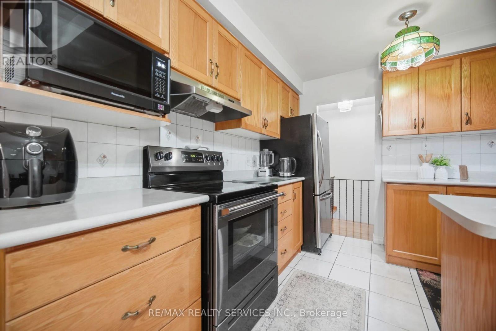 2414 Whaley Drive, Mississauga, ON