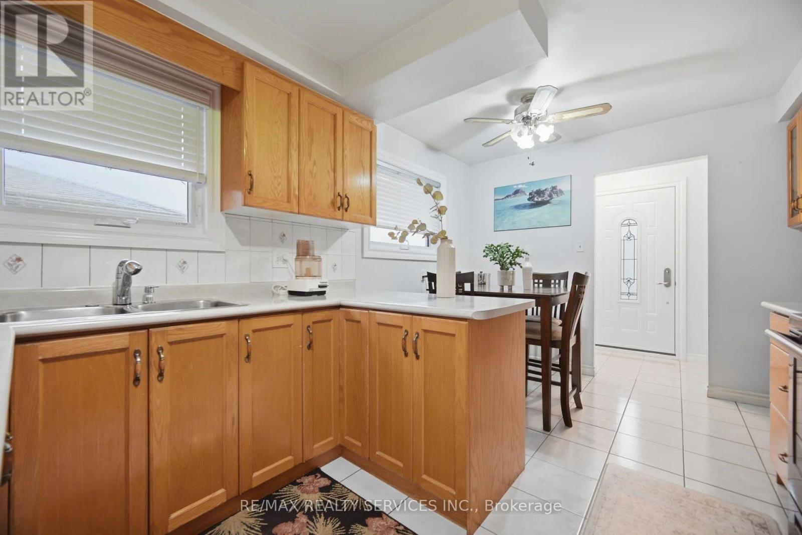 2414 Whaley Drive, Mississauga, ON
