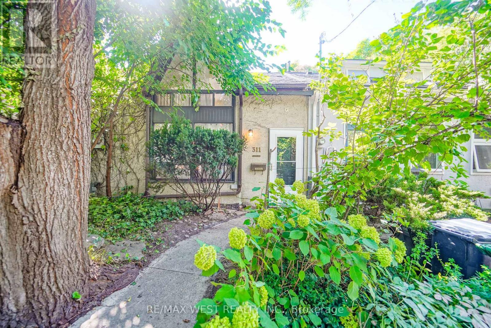 311 Wellesley Street E, Toronto, ON