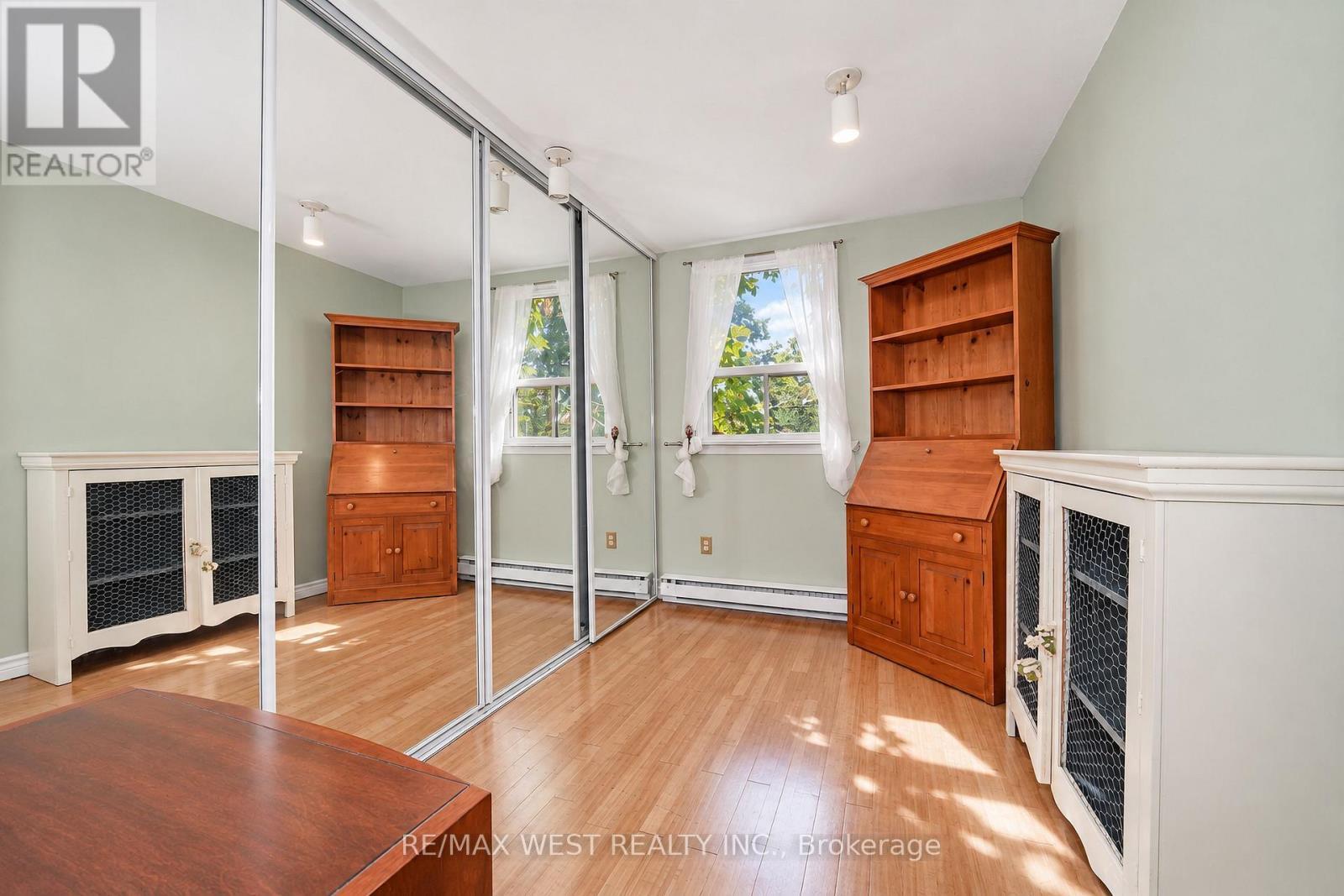 311 Wellesley Street E, Toronto, ON