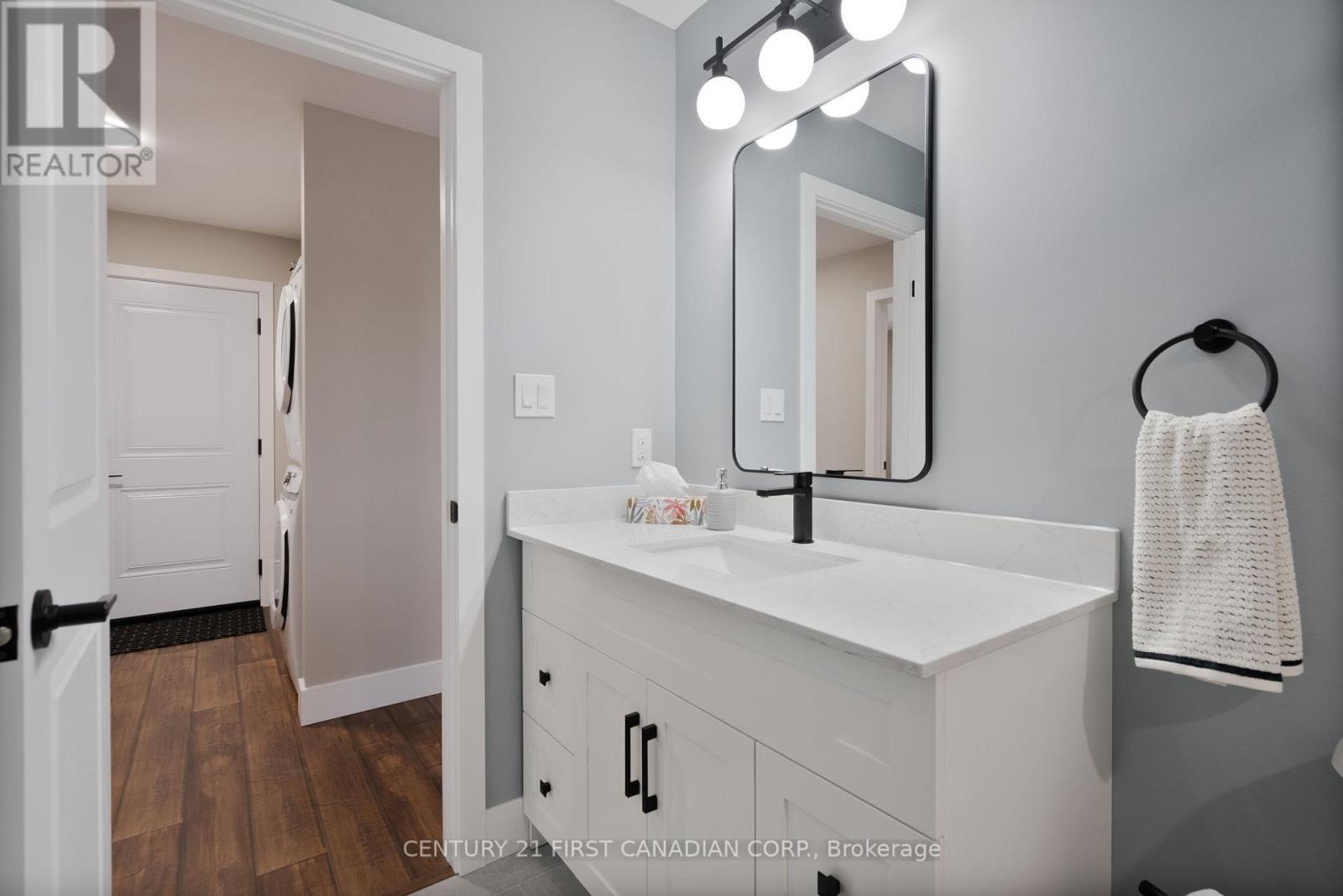 44 Postma Crescent, North Middlesex (Ailsa Craig), ON