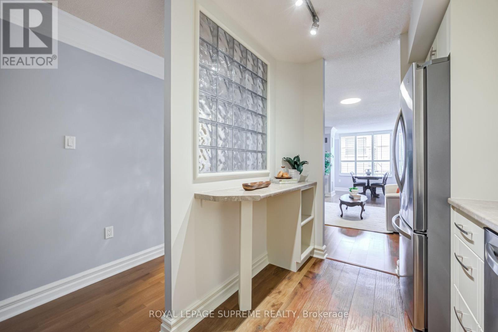 204 - 221 Robinson Street E, Oakville, ON